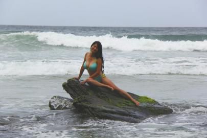 美女学霸30万元游90国