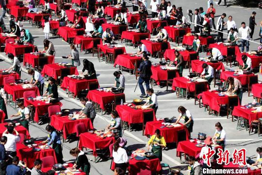 母亲节：百名农村媳妇为婆婆做“长寿面”