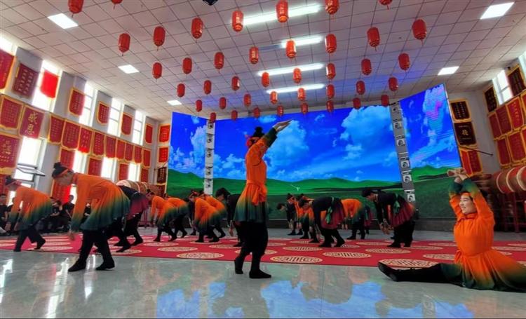 美丽中国行携手国家级二人台非遗传承人段八旺走访商都一撮毛艺术团